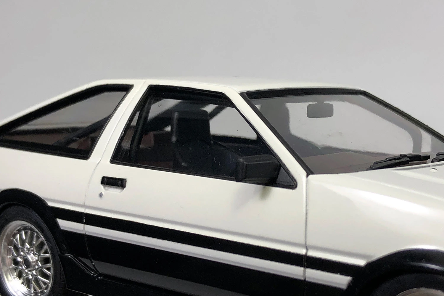 Aoshima Initial D Toyota Akiyama Wataru AE86 Levin 1/24 4 Aoshima Initial D Toyota Akiyama Wataru AE86 Levin 1/24 - Image 4