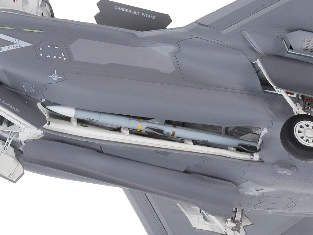 Tamiya Lockheed Martin F-35B Lightning II 1/72 5 Tamiya Lockheed Martin F-35B Lightning II 1/72 - Image 5