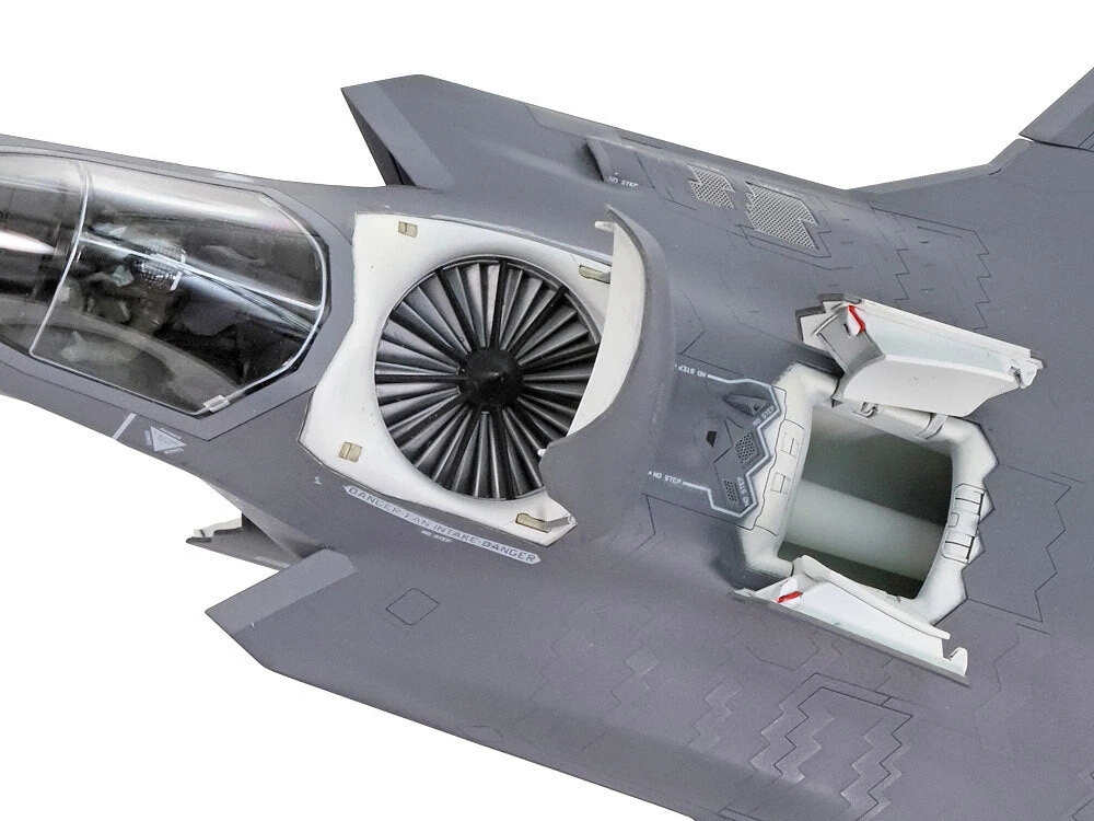 Tamiya Lockheed Martin F-35B Lightning II 1/72 7 Tamiya Lockheed Martin F-35B Lightning II 1/72 - Image 7
