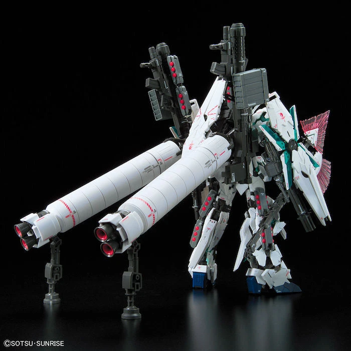 Bandai RG 30 Full Armor Unicorn Gundam 1/144 4 Bandai RG 30 Full Armor Unicorn Gundam 1/144 - Image 4
